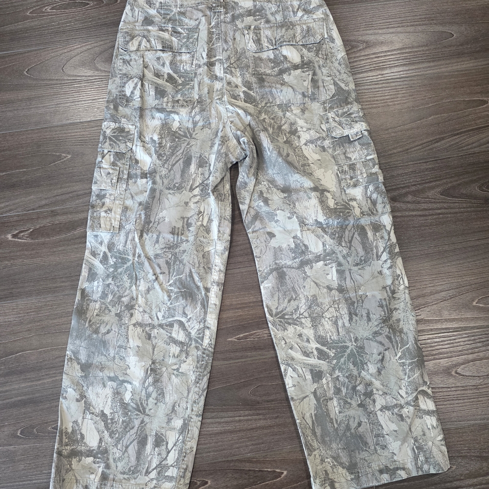 Hollister Men's Gray Camouflage Cargo Pants